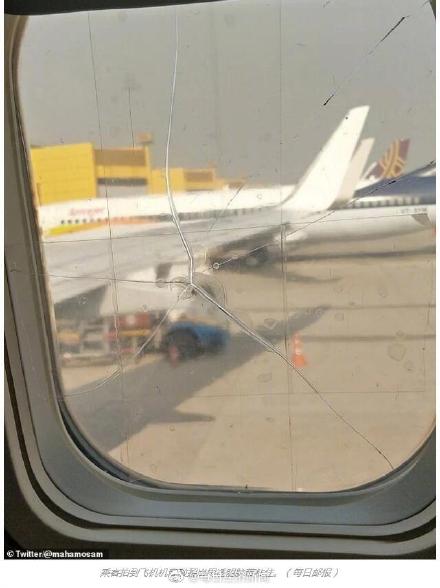 7日报道,一名叫萨卡兰的旅客在乘坐印度廉航"香料航空"的波音737客机